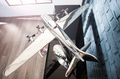 Dekorácia Pilot model lietadla 80cm
